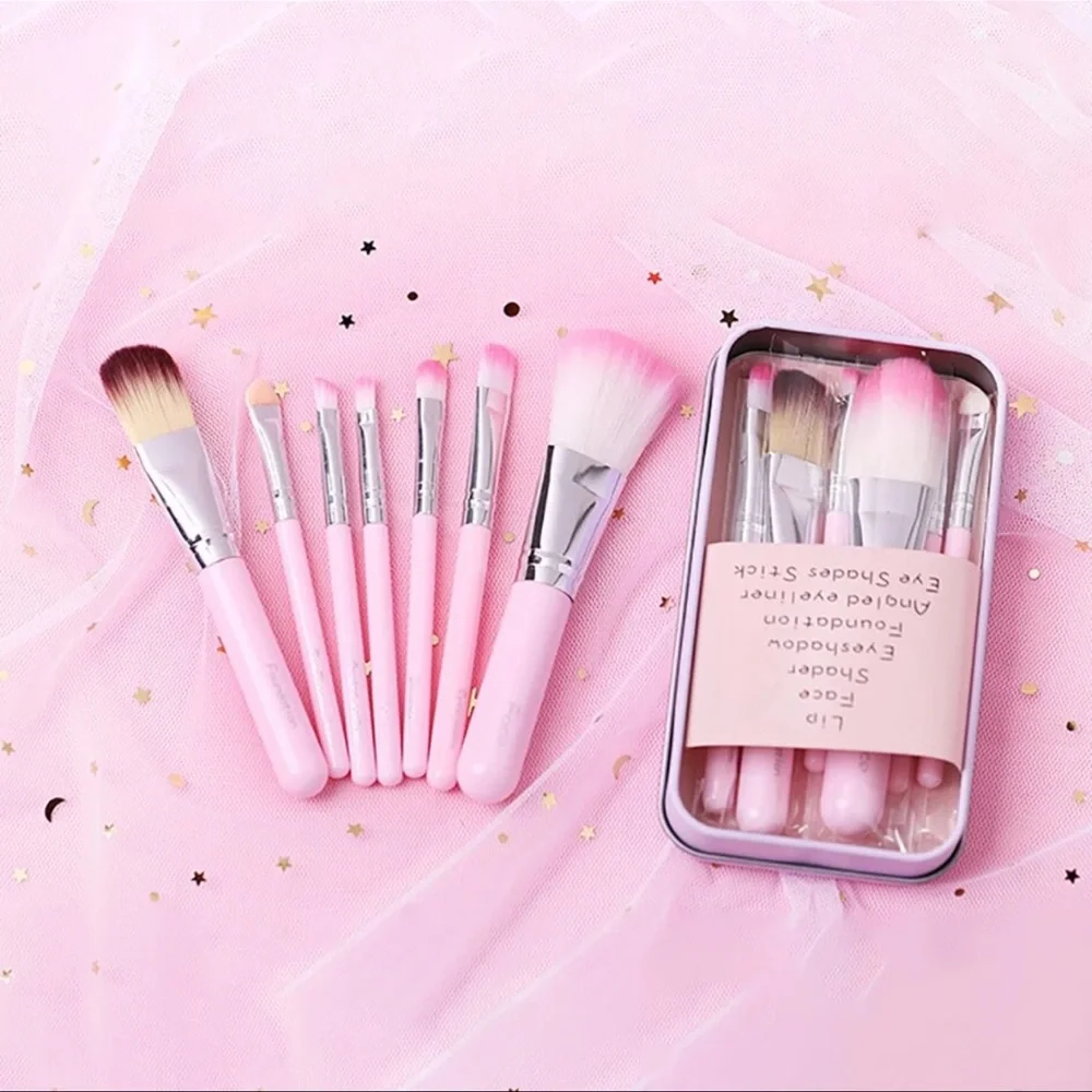 $9 KITTY MAKEUP BRUSH SET. NEW. $9 WHEN BUNDLED WITH 3 OR MORE ITEMS